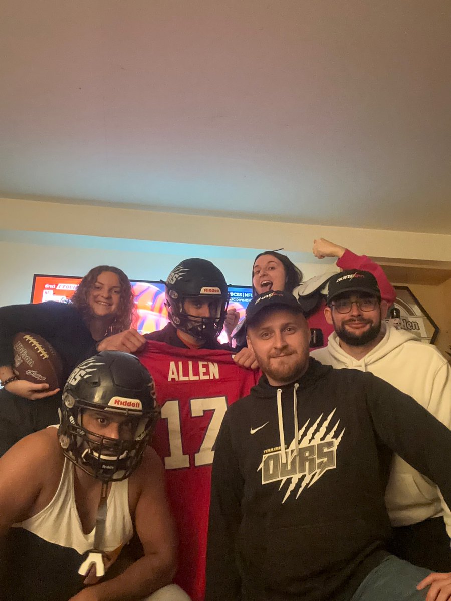 acciodragxns's tweet image. Soirée NFL, on est prêt 🏉#LequipeNFL