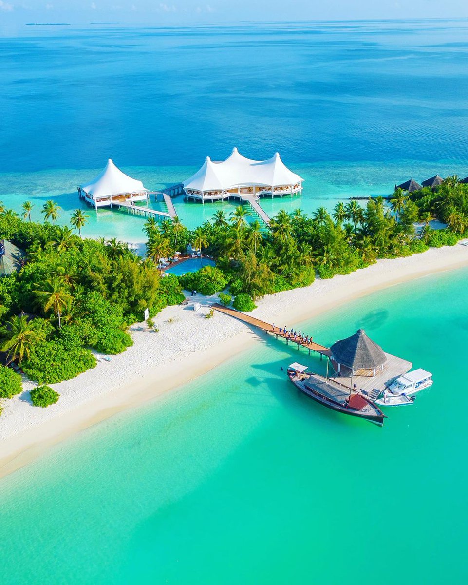 Drones get always the best views. Don’t you agree?
•
📍Maldives 
📸 @traveling_zorro
#paradisebeach #maldivesphotography #instamaldives #omaldives #maldivesmania #visitmaldives #maldivesbeach #ig_maldives #lovemaldives #maldiveslovers #maldives🇲🇻 #shadesofblue #maldivesparadise