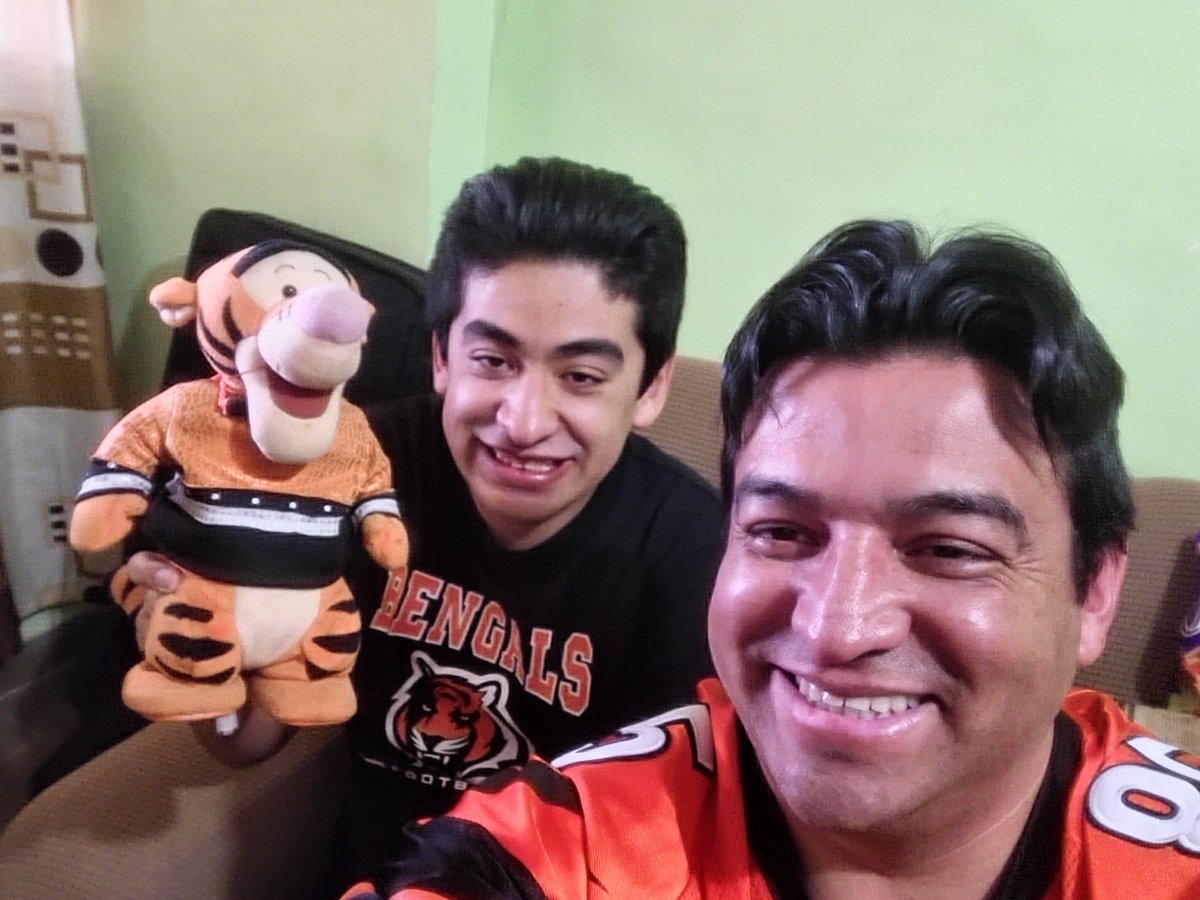 cvazquez_rdz's tweet photo. Go Bengals... #WildCardEnTUDN https://t.co/11jYJlkwUP
