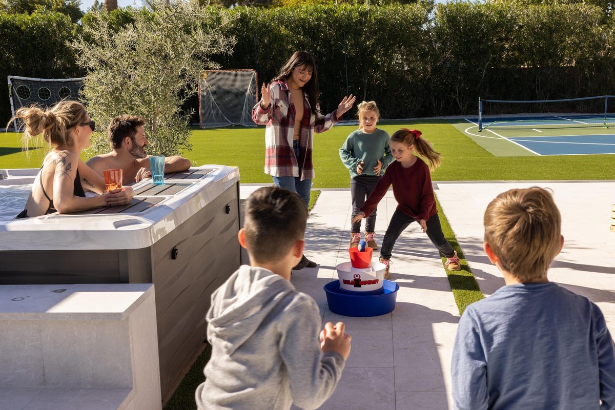 Level up with #BULZiBUCKET! 📈

📷: <a href="/lesliespoolcare/">Leslie's</a>