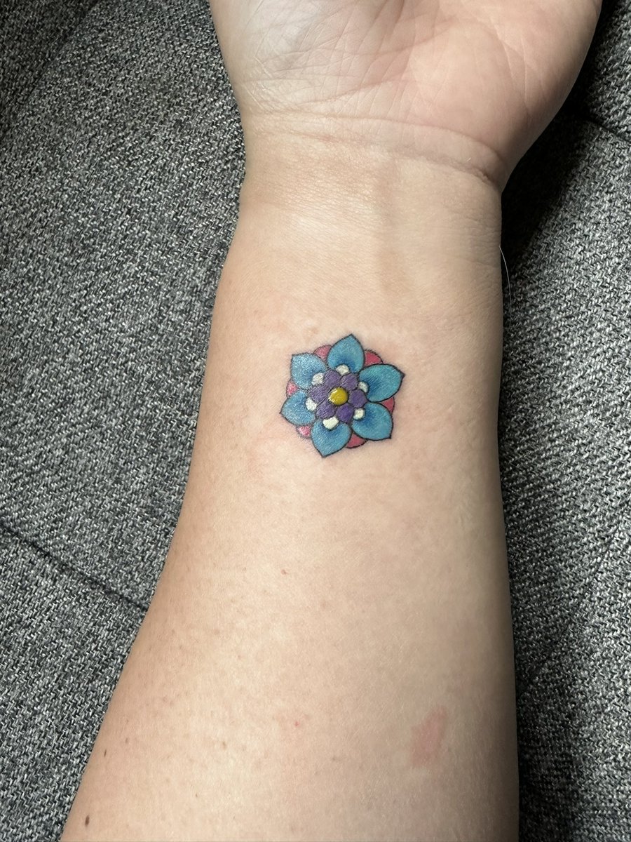 frmjoandcharlie's tweet photo. A nod to my Korean heritage 🇰🇷💜🌸
#dancheong #tattoo https://t.co/8FVphGH2BF