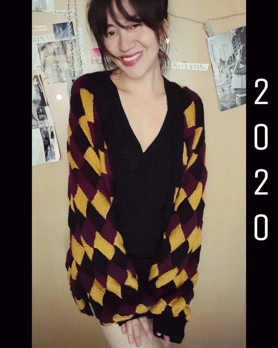 cotelecaros's tweet image. ☆El primero fue un cardi largo tricolor #knitting #modachile