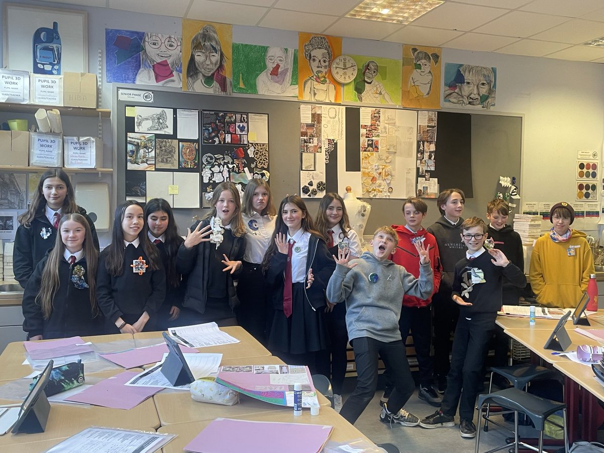 RossReid9's tweet image. Loved doing this project with my 2 S1 classes. The unit of work was designed by Mrs McDowall. Design an Eco broach from old materials left about the art department. Each pupil gets a random pack of materials and can only use what’s in the pack. 2 period unit of work #workfast #go