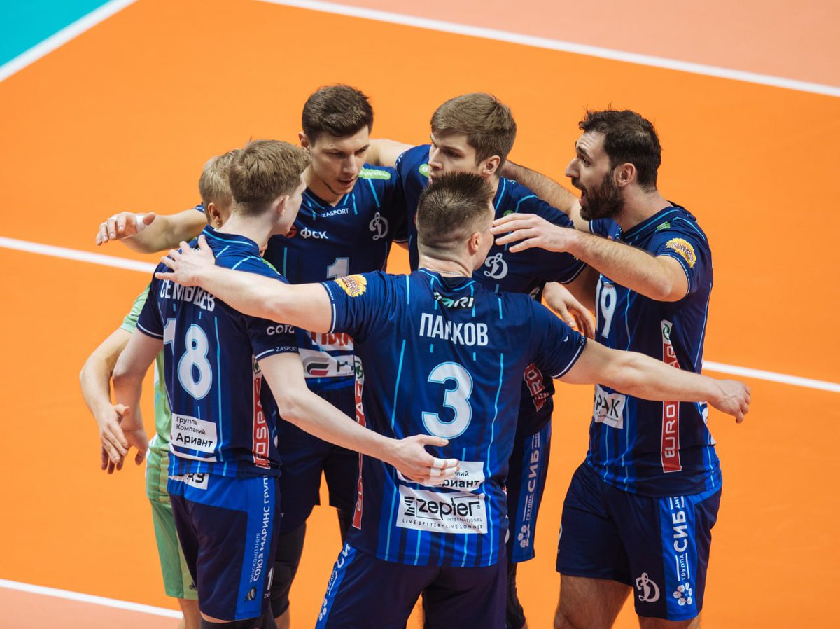 🔥 Завершаем выездное турне огненной победой в Санкт-Петербурге!

🏐 Чемпионат России. Зенит (Санкт-Петербург) - Динамо (Москва) - 2:3 (20:25, 19:25, 25:21, 25:22, 13:15)

💙 Сегодня динамовцы еще раз доказали, что благодаря командной игре можно побеждать сильнейших соперников!