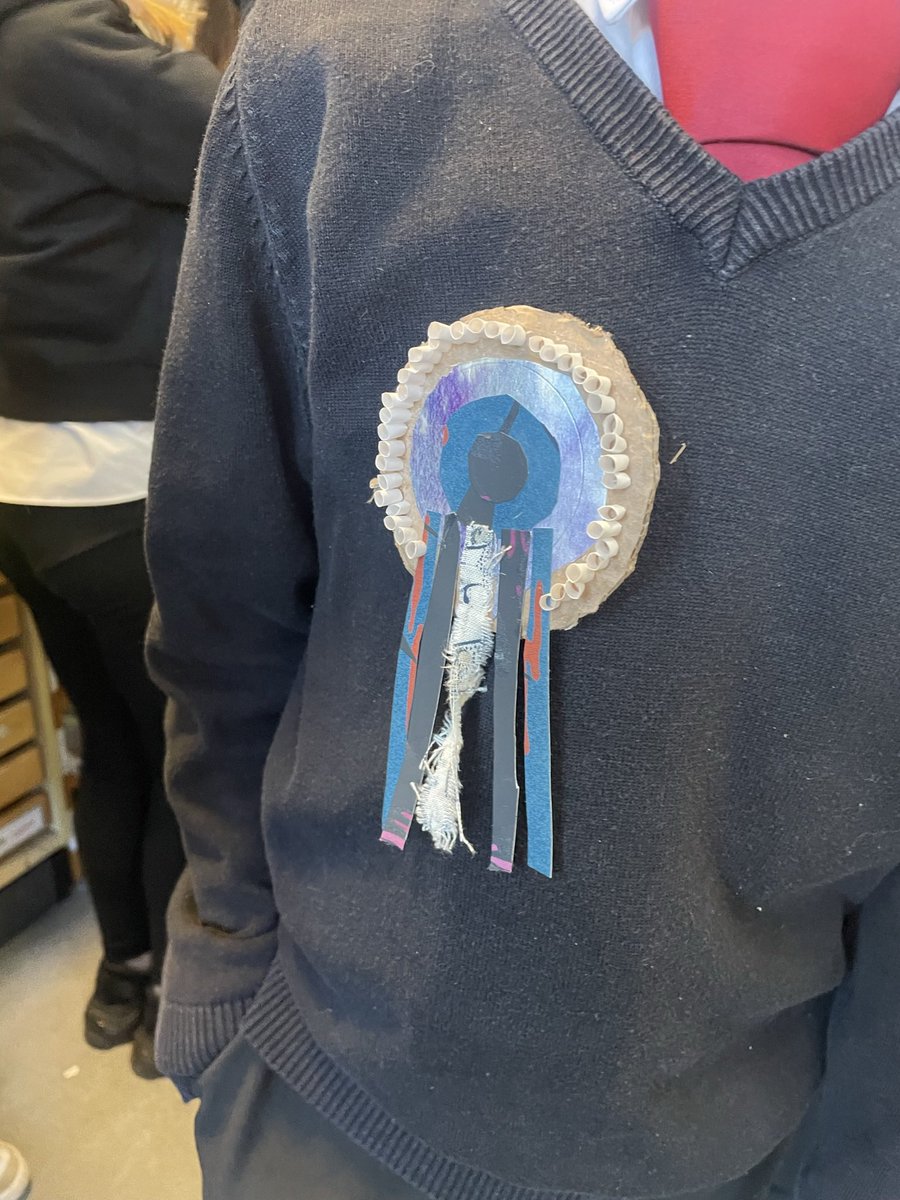 RossReid9's tweet image. Eco Broach….lots of great examples here @HHS_ExpArts #workfast #go #recycle
