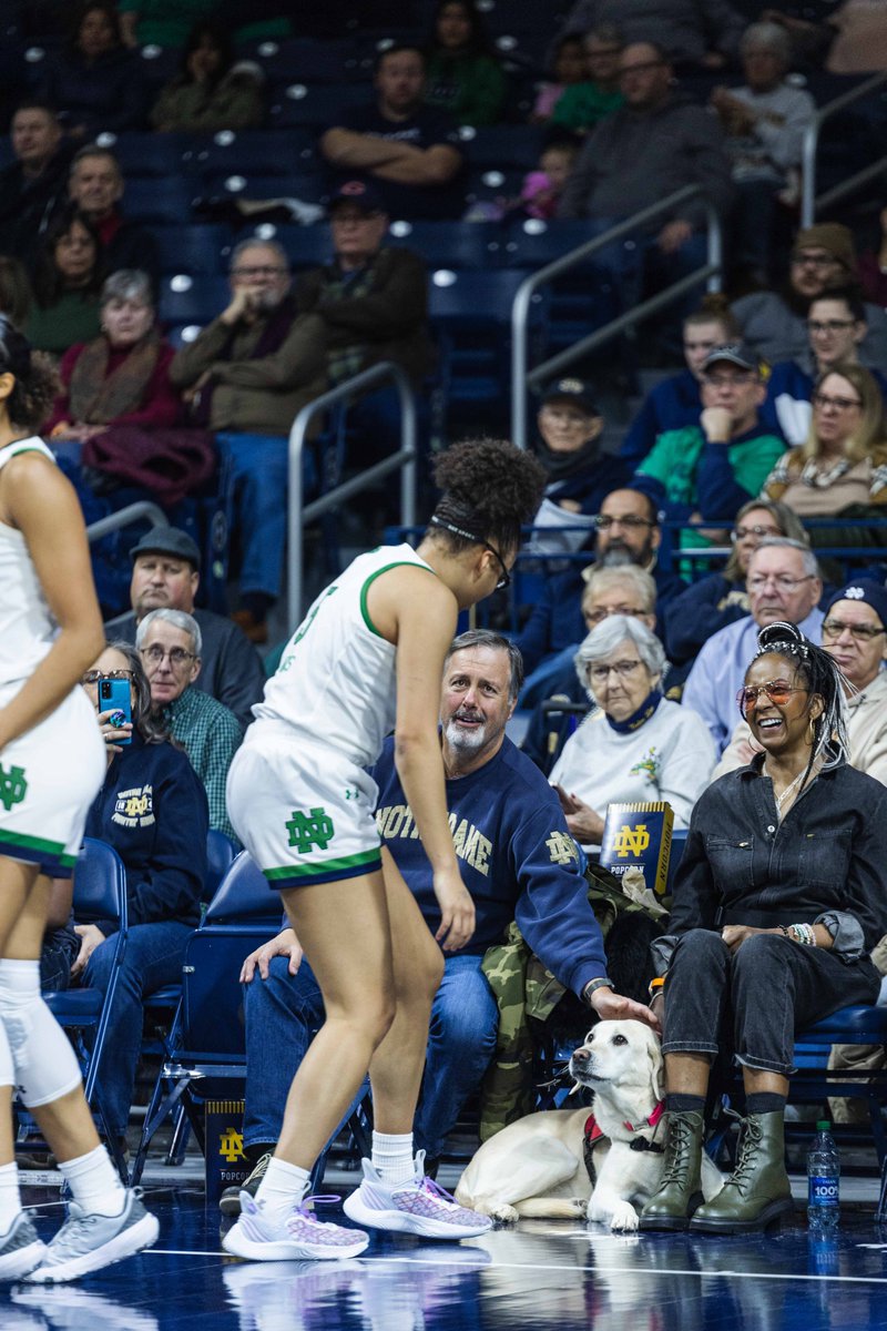 ndwbb's tweet photo. THE DOG IS OKAY!!!

#GoIrish☘️ // @oliviamiles06 https://t.co/W8dj8L7wXQ