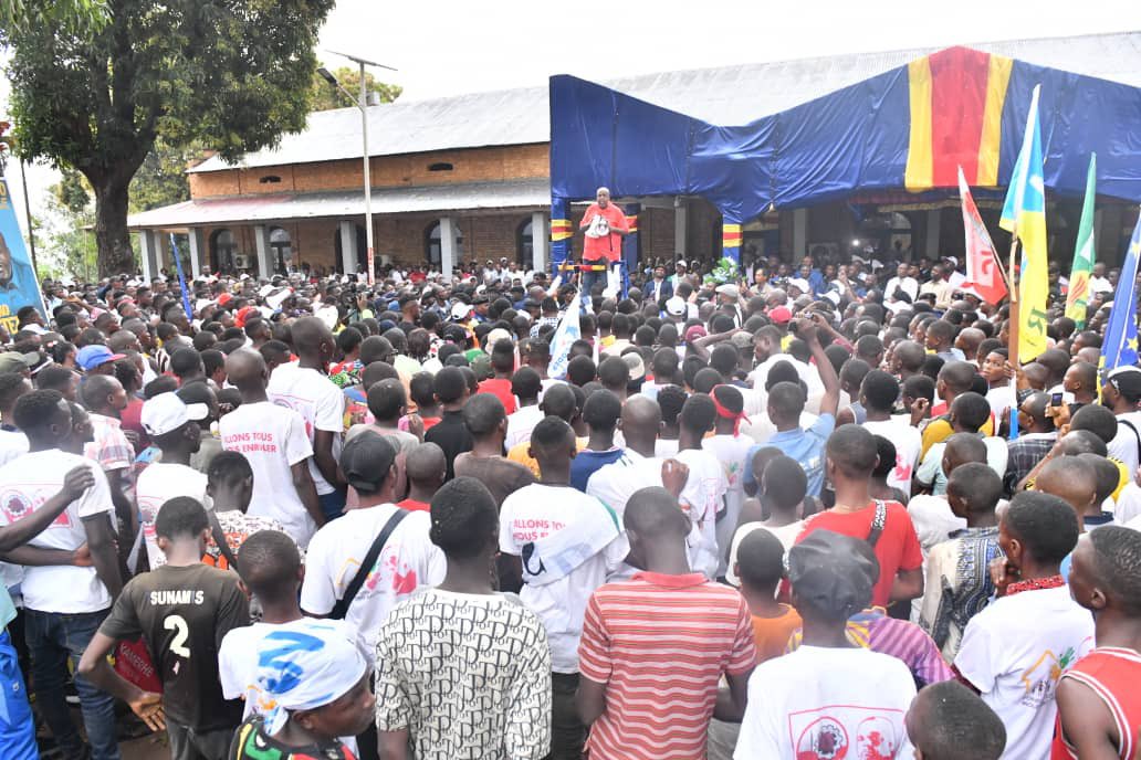 BillyKambale1's tweet photo. C’est la totale bascule, @molendosakombi pulvérise les rues de Lisala aujourd’hui lors de son arrivée dans son fief.

Le désormais leader de la Mongala a pris possession de son Lisala pour un séjour qui le conduira dans différents sites avec au menu plrs actions. 

Ns vaincrons. https://t.co/vLMPlcKqef