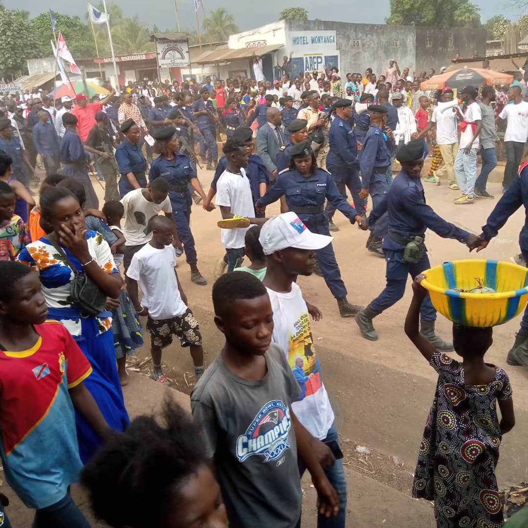 BillyKambale1's tweet photo. C’est la totale bascule, @molendosakombi pulvérise les rues de Lisala aujourd’hui lors de son arrivée dans son fief.

Le désormais leader de la Mongala a pris possession de son Lisala pour un séjour qui le conduira dans différents sites avec au menu plrs actions. 

Ns vaincrons. https://t.co/vLMPlcKqef