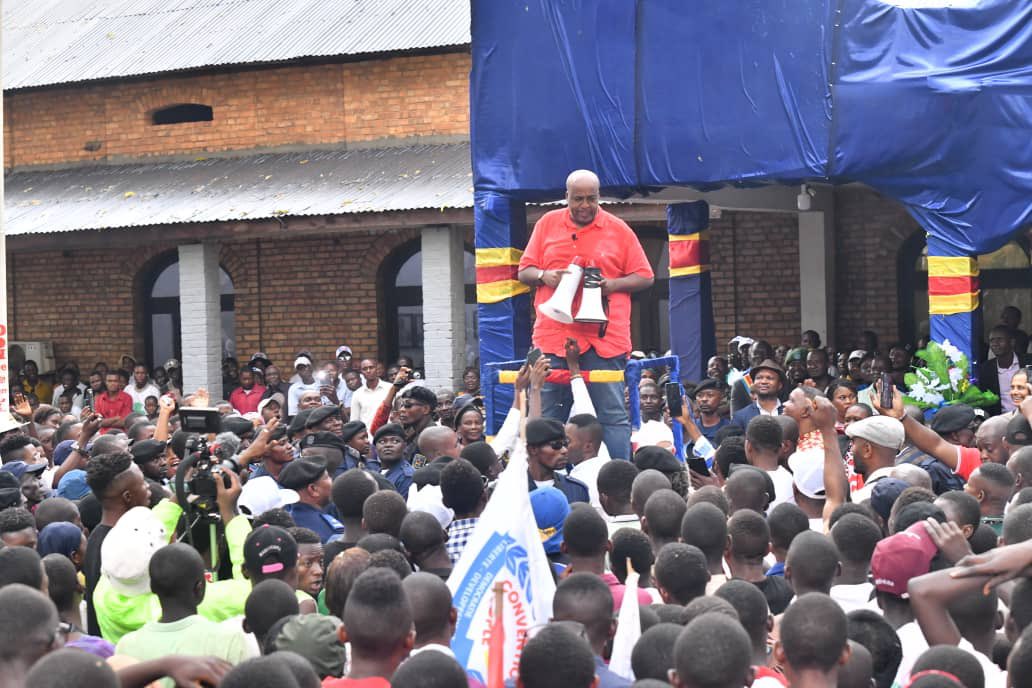 BillyKambale1's tweet photo. C’est la totale bascule, @molendosakombi pulvérise les rues de Lisala aujourd’hui lors de son arrivée dans son fief.

Le désormais leader de la Mongala a pris possession de son Lisala pour un séjour qui le conduira dans différents sites avec au menu plrs actions. 

Ns vaincrons. https://t.co/vLMPlcKqef