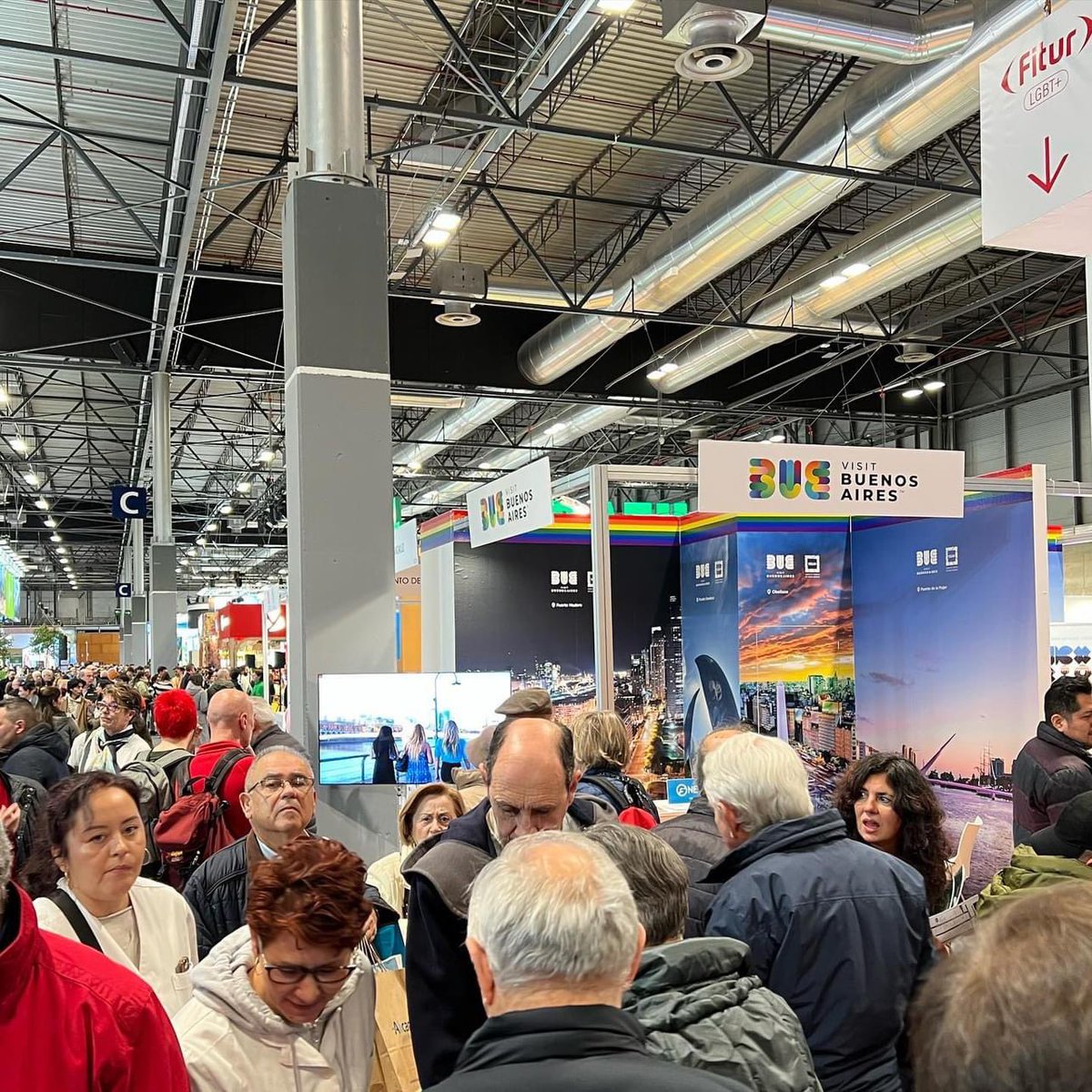 Tarea cumplida! Luego de 3 años volvimos a participar de @fitur_madrid Cientos de personas pasaron por el Stand de VisitBuenosAires y Ccglar durante los 5 dias de la feria. Nos volveremos a encontrar en Fitur 2024! #Fitur #Madrid #Turismo #Lgbtq #BuenosAires #Ccglar