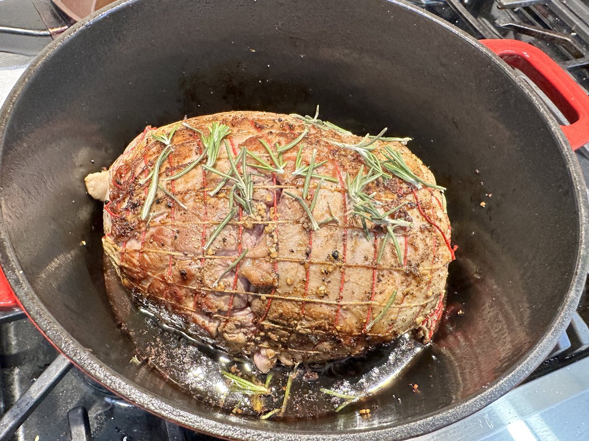 BexSaunders7's tweet image. Seared and going in with red wine, garlic and Rosemary. To be served with duck fat roasties, grated Brussels with pancetta, cauli, broc, onion sauce and lashings and lashings of gravy. 😋😛😋 #lambdinner #getinmabelly
