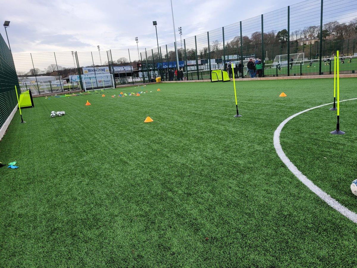 Great 1 2 1 session earlier today at #TheGleanerArena with one of my younger clients. Worked on running with the ball and tbh he's better then me 😂 fantastic work rate from the lad and he's always smiling which is great to see 😀

@ElginSportsCT #teamESCT #121coaching #coaching