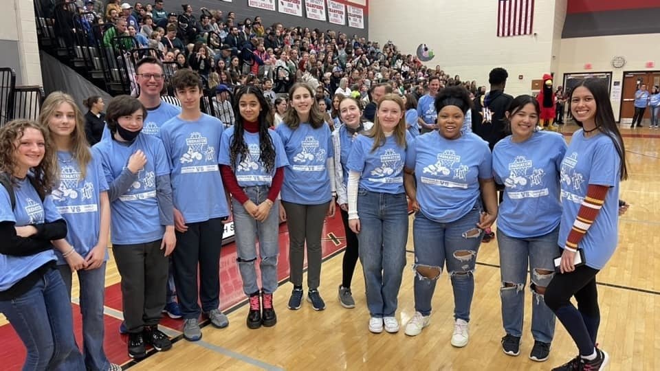 UDHSCardinals's tweet photo. Thank you to Mr. Arnold and the UD Chorale for performing the National Anthem before the Harlem Wizards vs. UD game! https://t.co/pWvzJBbYuv