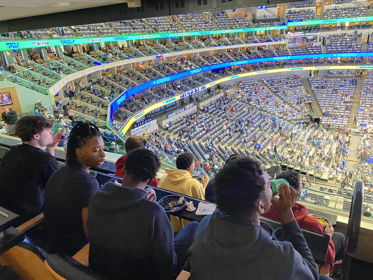 RHS_BoysBB's tweet photo. Eagles at the Mavs game! Great times, with great friends! #family #TheRich https://t.co/lgI2wiLdx3