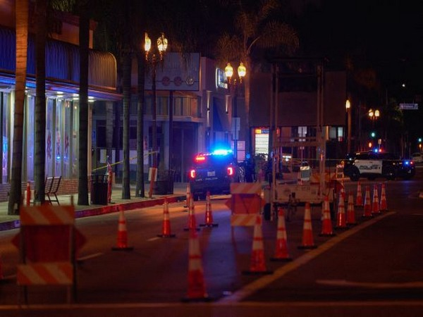 ani_digital's tweet photo. Police surround male Asian suspect in mass shooting near Los Angeles that left 10 dead
Read @ANI Story | https://t.co/XQg6XRCe6e
#LosAngeles #Massshooting #Malesuspect https://t.co/Q3L1xTadIS