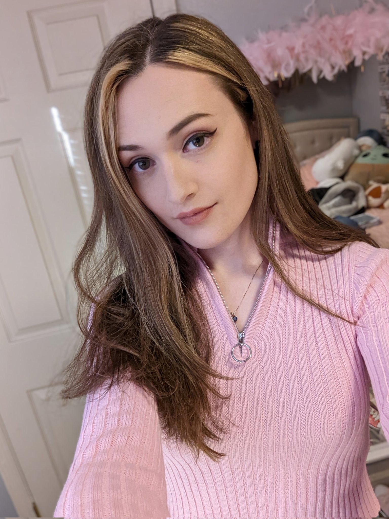 Michelle Otter 🏳️‍⚧️🦦 on Twitter: "I really should post more selfies 👉👈