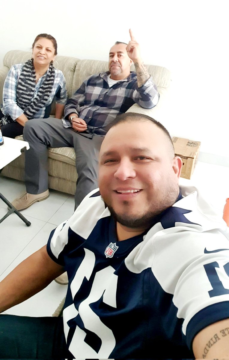 mguajardo58's tweet photo. #NFLPlayoffsEnTUDN hoy ganan mis vaqueros saludos desde gomez palacio Dgo 🤠💙🏈 @pepesegarra @EnriqueBurak @ValMarinR https://t.co/tYIMVUa9kg