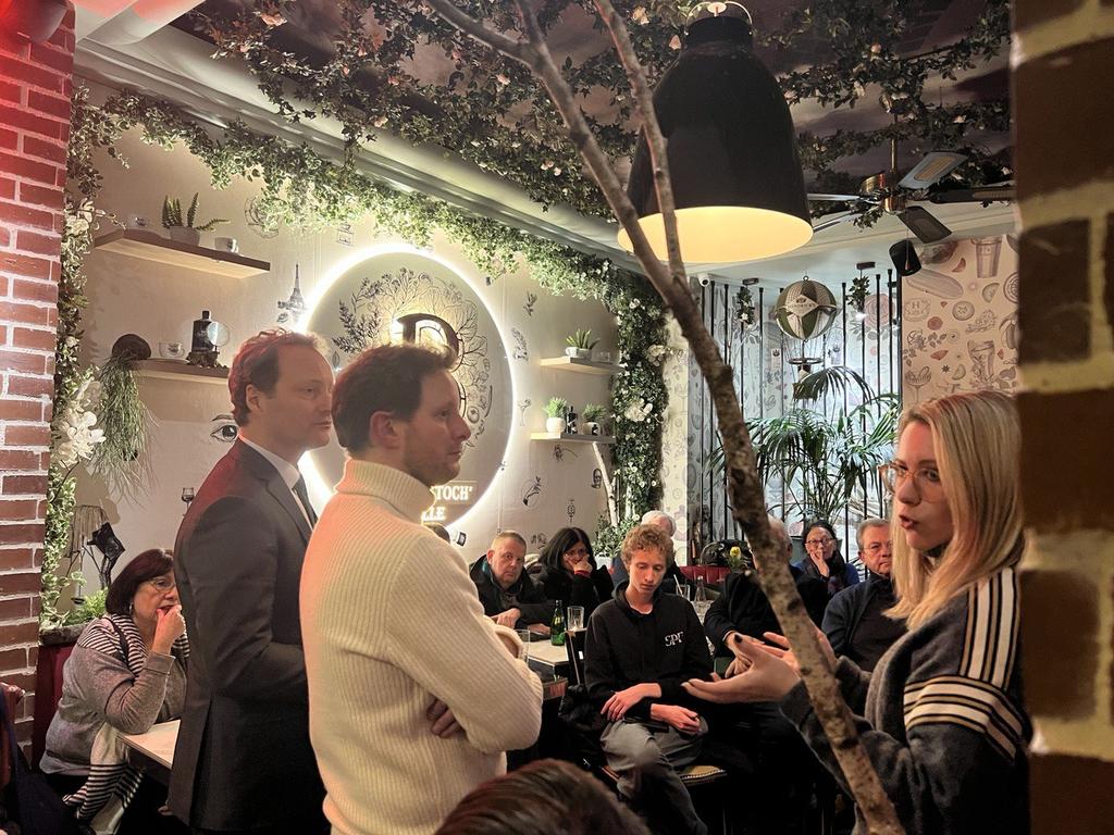 SylvainMaillard's tweet photo. À la rencontre des militants #RenaissanceParis du 12ème arrondissement avec mes colistiers @CBeaune @Cl_Chassaniol @LaetitiaAvia @manon_clb @GuillainGilliot @AmauryHoymans @LoanNguyen75.

Merci pour votre accueil et ces beaux échanges.
Avec Vous pour #REenchanter #Paris!
#Paris12 https://t.co/0gxk08Qdoz