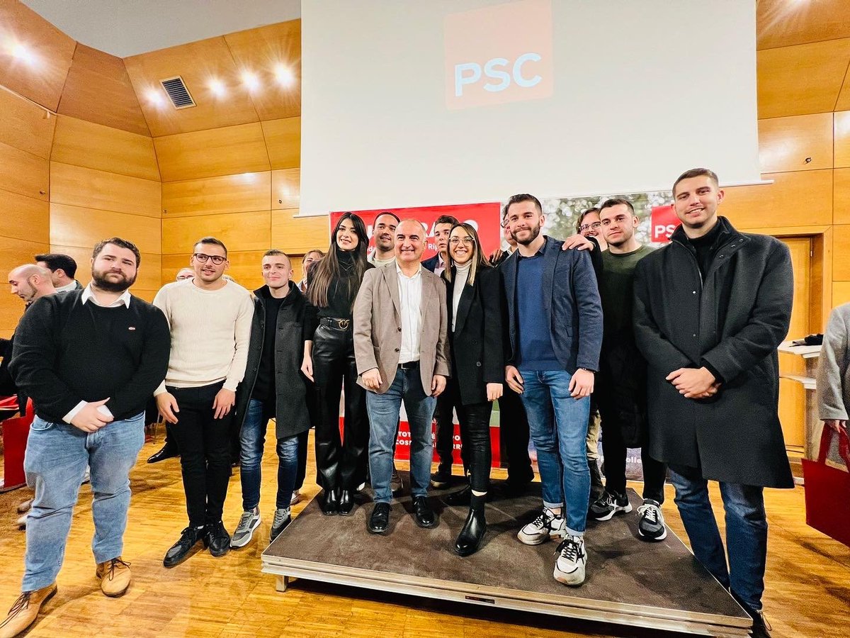 JSCRipollet's tweet photo. 🌹Gran dia ahir a la presentació de @LLmtirado com a candidat pel @PSCRIPOLLET a les properes eleccions de maig, en un Centre Cultural ple de gom a gom per escoltar el projecte socialista per #ripollet.
#activemripollet https://t.co/45aer67rEk