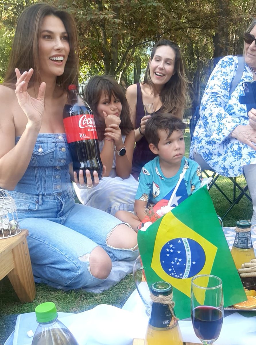 gayane_mello's tweet image. La foto icônica jajsjjs #Mellos