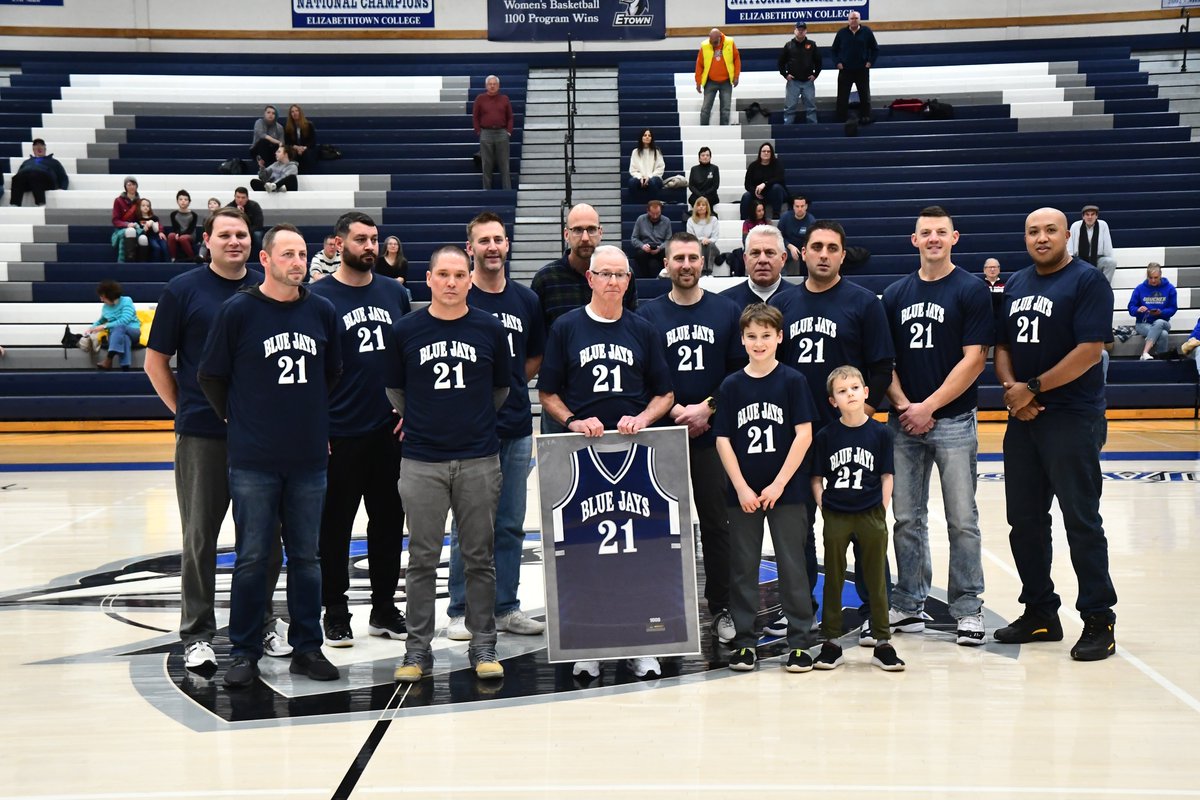 EtownBlueJays's tweet photo. Yesterday, we celebrated the accomplishments of the '01-02 @BlueJaysMBB National Runner-up team with a halftime ceremony and also honored former #ECMBB player Kyle Conrad, sporting #21 t-shirts for the game. #FlyWithUs #BlueJaysAlways https://t.co/TrTJDdFrpn