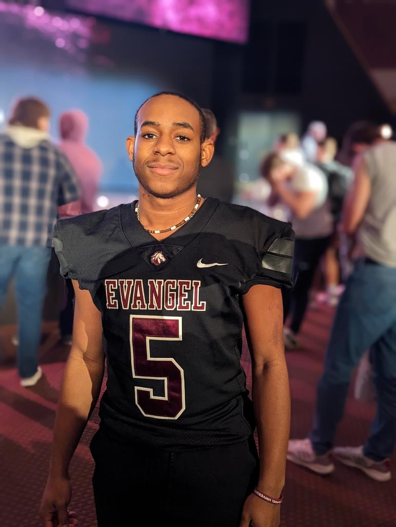 SoloMorton's tweet photo. After a FANTASTIC visit with @CoachJDeSoto and @Evangel_FB I'm blessed to receive an offer from Evangel University! https://t.co/d0FV6UUI3w