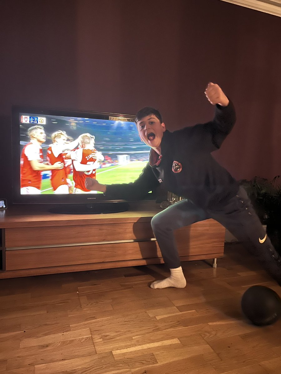 Melanie Walker tweet media