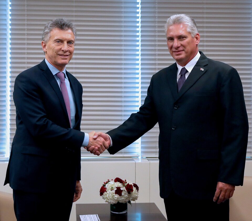 rogeliomarin13's tweet photo. 
#PatriaGrande
#Argentina
#CELAC
#MAURICIOMACRI
@MauricioMacri
#MACHIRULO
#BOCON
#DORATA
En una carta que destila odio contra el gobierno nacional MM, el expresidente criticó a #NicolasMaduro como #MiguelDíazCanel
La cumbre de Macri y Díaz Canel, en 2018. Foto: Casa Rosada https://t.co/8u7rucvGbK