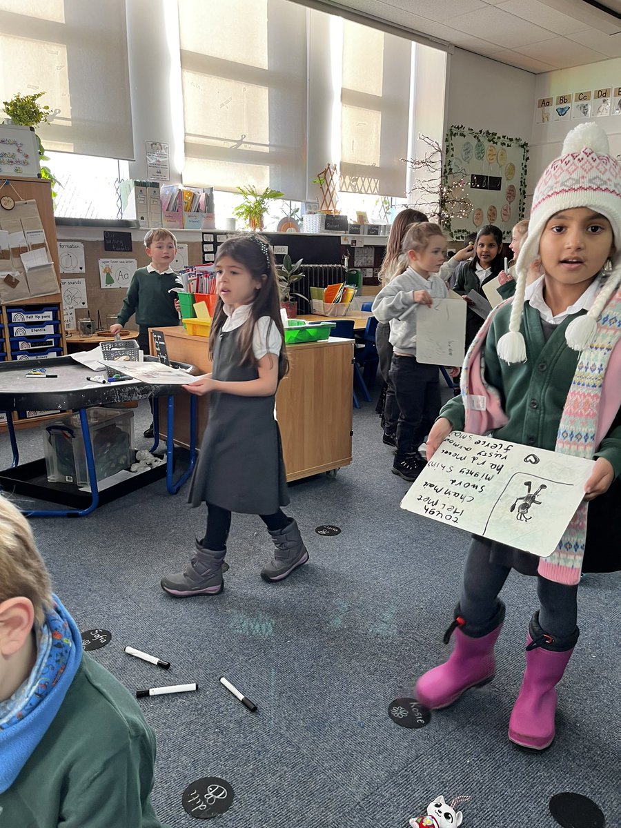MrsBrucex's tweet photo. “Walk and talk”
Here we walked when the music was playing and then stopped and described our knight to our partner. This helped us think about how we were going to structure our sentences for our writing. #activelearning #talkforwriting #descriptions @SchoolBroomhill https://t.co/8ubJMXRx9d