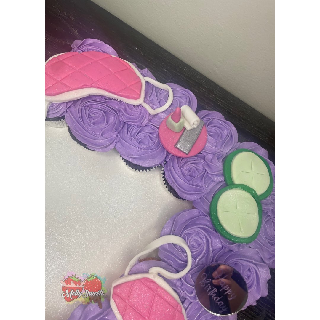melly4sweets's tweet photo. Spa Themed Birthday 🧖🏽‍♀️🥒💅🏽

#MellySweets #selfcareday #spabirthdayparty #spacupcakes #spacupcakecake #strawberrycupcakes #chocolatecupcakes #smallbusinessowner #blackownedbusiness #bakersoftwitter #womenowned #daytonohbaker #daytonoh #explorepage https://t.co/xhPxt4lPKi