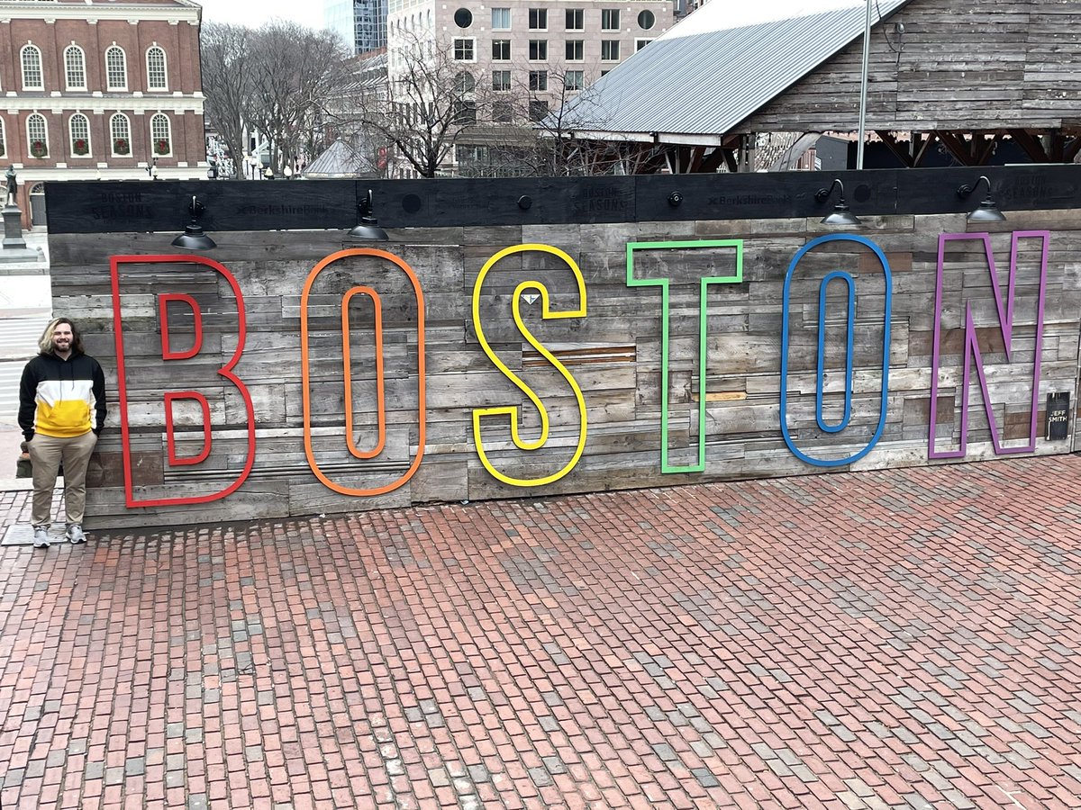 Heck yeah! Such a fun time downtown Boston! 

#DowntownBoston #GoodFriendsandGoodFun #Magicalhoboforever