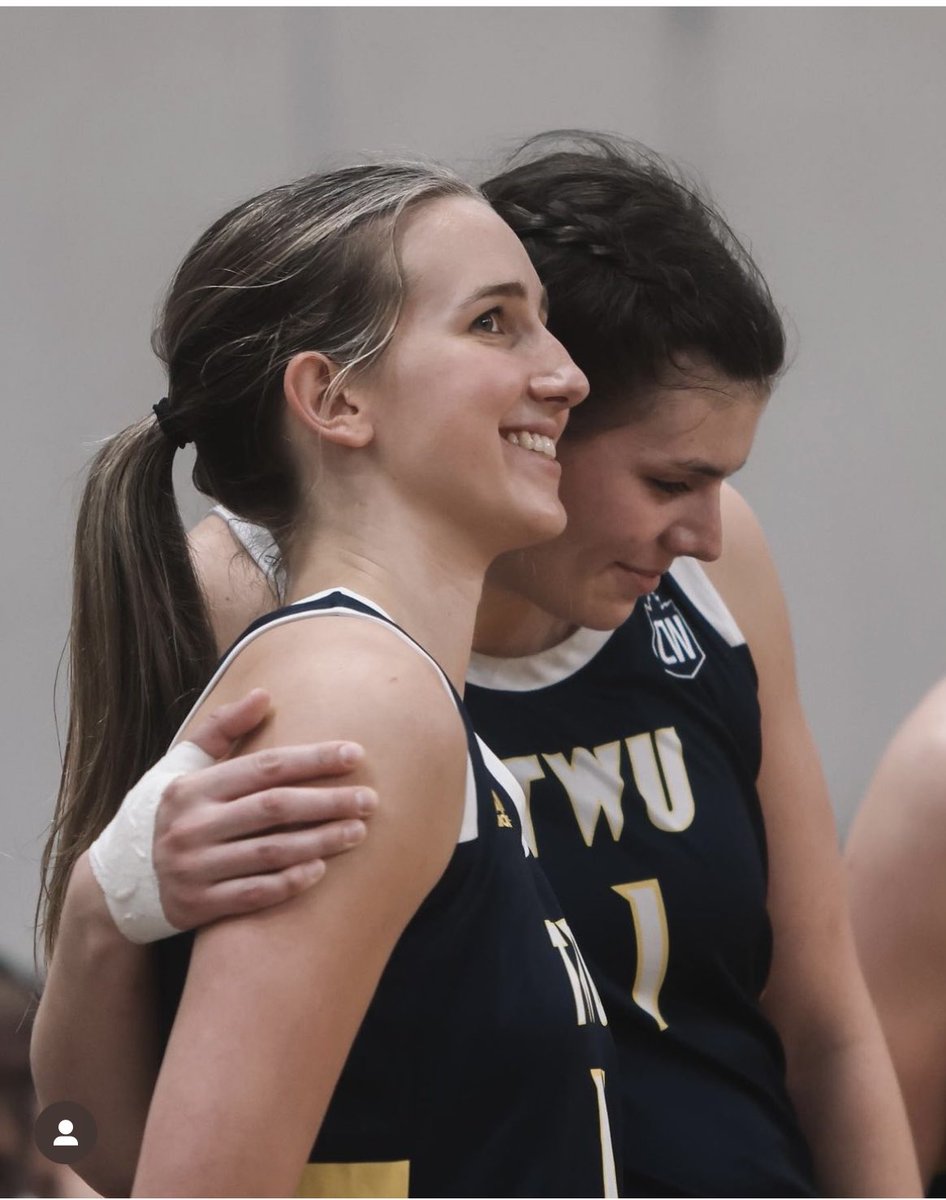 DynastyDig's tweet photo. #Seniornight https://t.co/ZtQFsAvm2q