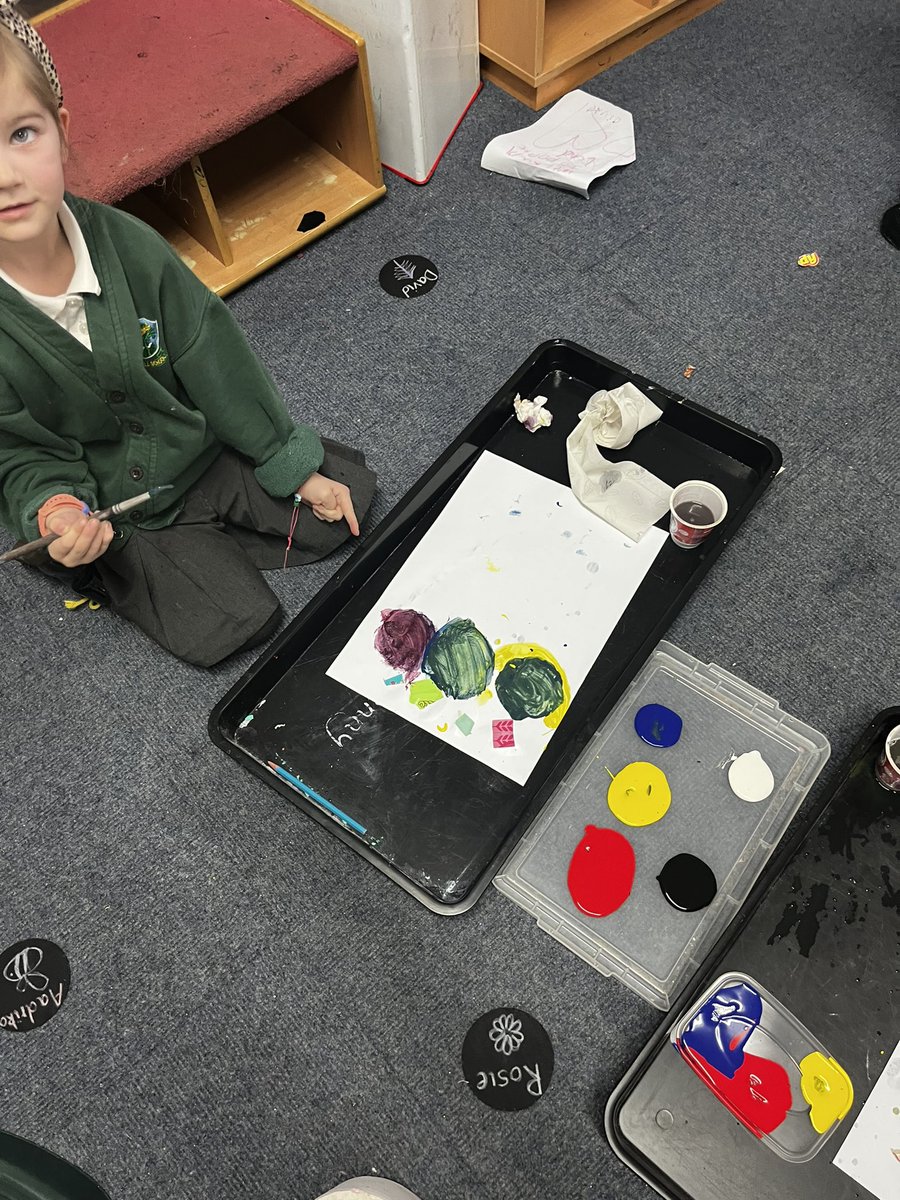 MrsBrucex's tweet photo. Thank you to everyone who brought in some recycling/ magazines. We were very successful at mixing primary colours to try to match the colour swatches. We also learned about tints and shades by adding white and black paint. @SchoolBroomhill #art #colourtheory #primarycolours https://t.co/cJQBfh4sYd