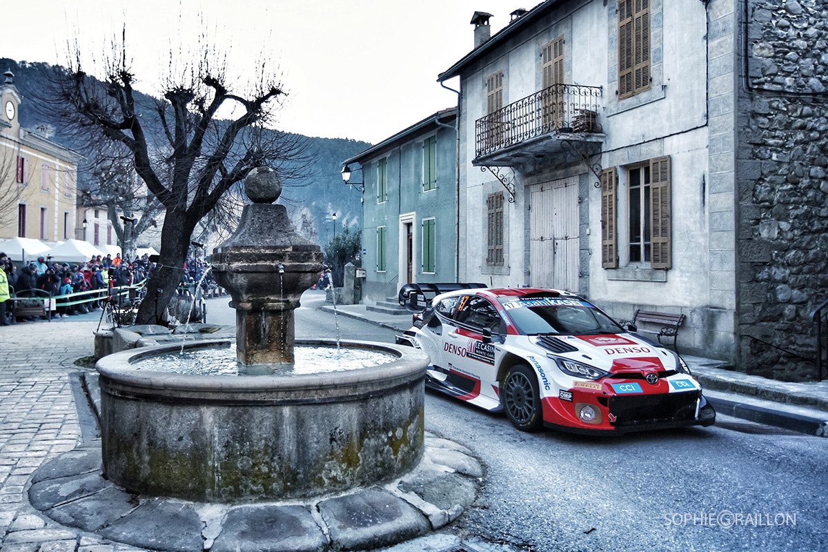 RACMexico's tweet photo. CON EL PIE DERECHO! ✈️

Sebastien Ogier y Vincent Landais se llevan la primer fecha del WRC en MonteCarlo 🇲🇨 
en una tremenda batalla contra Kalle Rovanpera quien termina en 2º y Neuville en 3º 🏁

Será una extraordinaria temporada! 🚗

#somosRAC https://t.co/gWgaQrBguS