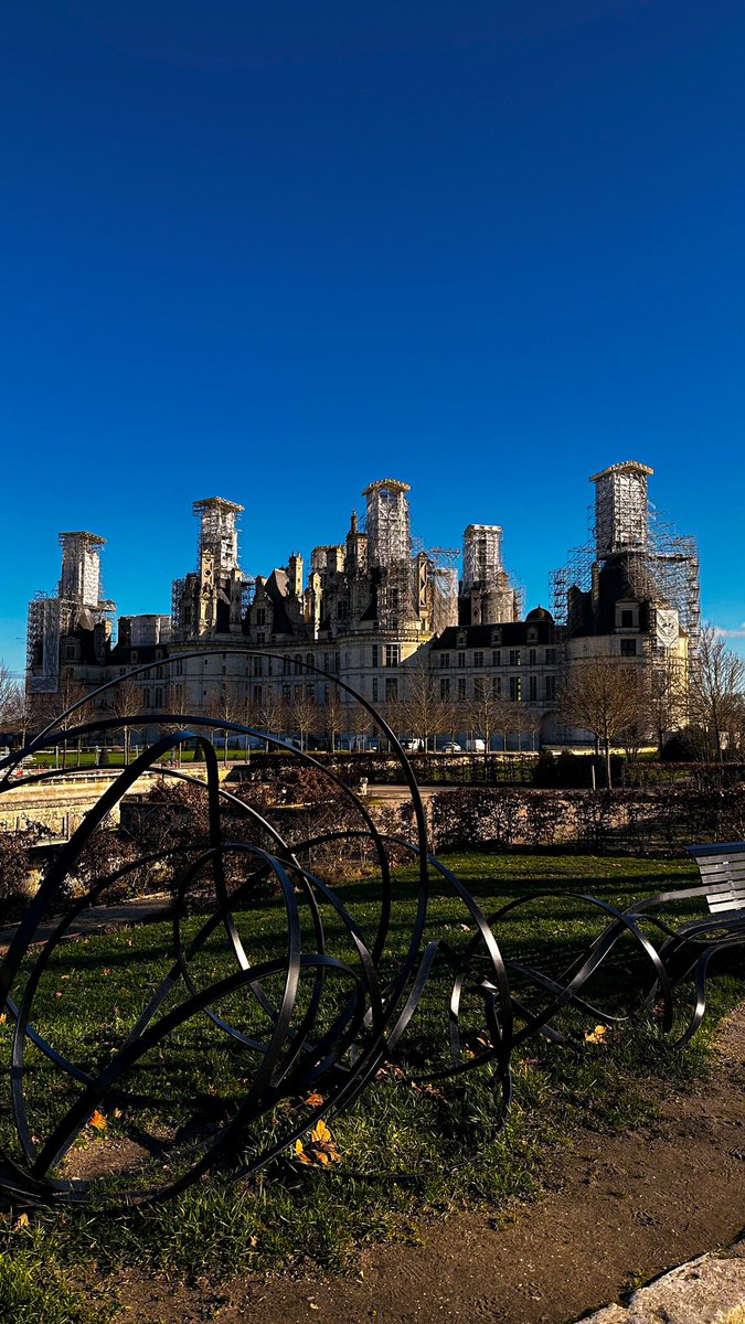 Giu_Randazzo's tweet photo. Happy to have visited the #ChambordCastle, constructed by the king Francis I and recently renovated also thanks to the contribution of #GeneraliFrance. #LeonardodaVinci may have influenced the design.#Renaissance
#France #heritage #unescoworldheritage #renovation #architecture https://t.co/7MJGYCvU3m