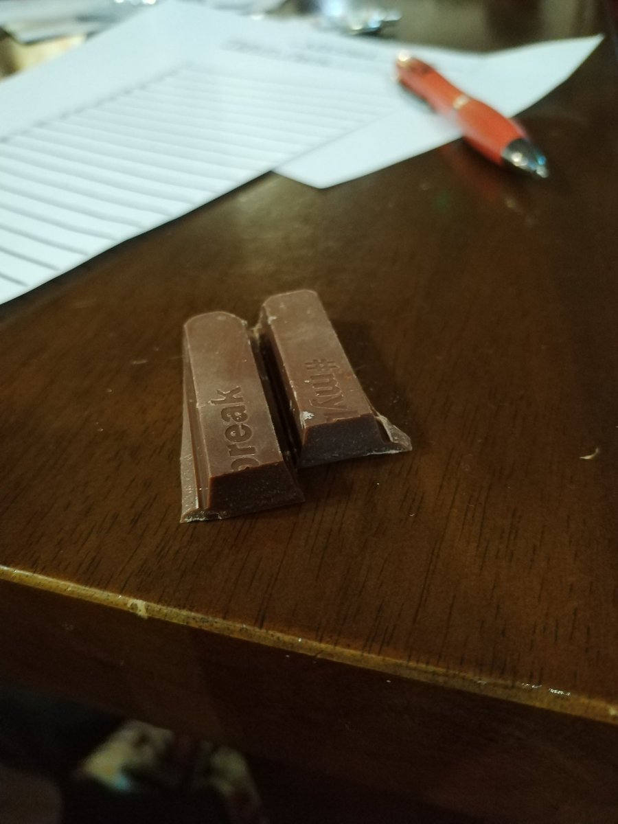 lynseyfrary's tweet photo. @KITKAT my KitKat is faulty! Someone forgot the wafer! https://t.co/lR1Nl6Lo4J