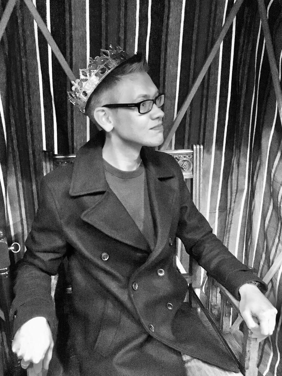 blackboughpoems's tweet photo. Black Bough are especially excited that loyal follower & Egyptophile @antJP01 will be included in the #Tutankhamun edition. The writer & teacher from Manchester has a poem with real atmosphere & finesse, taking us to the Valley of Kings and its hidden sepulchres. Just you wait! https://t.co/hnnVHxXvoQ