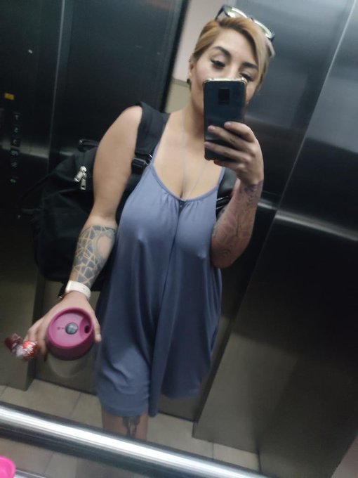 Ni se nota que no traigo ropa interior 😜 https://t.co/Adeg3Ssggb<a href="/tag/sabado"class="tags"><span>#sabado</span></a>