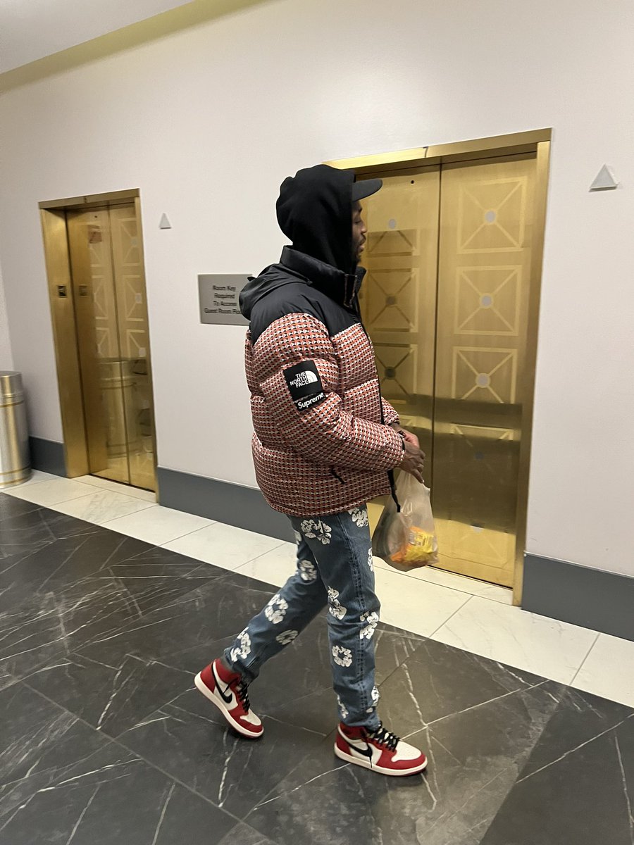 ant___'s tweet image. 