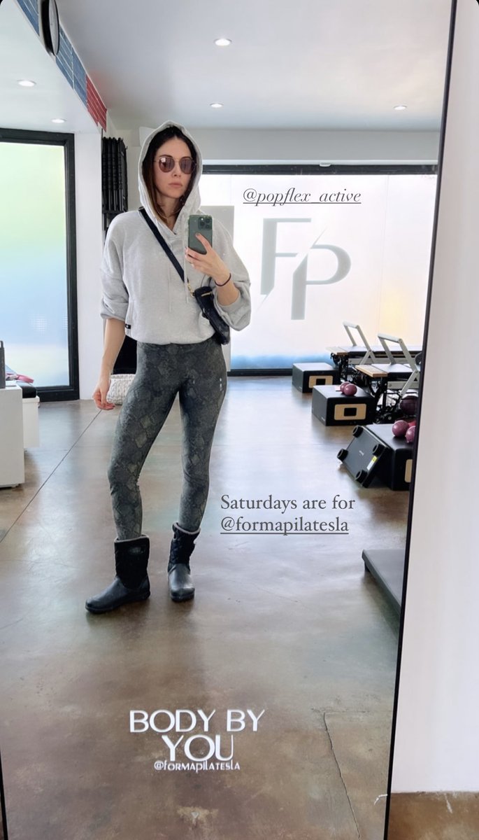 Alison Brie Source tweet media