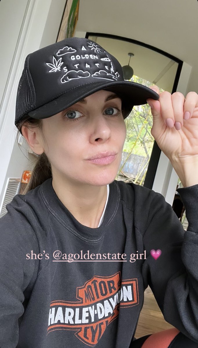 Alison Brie Source tweet media
