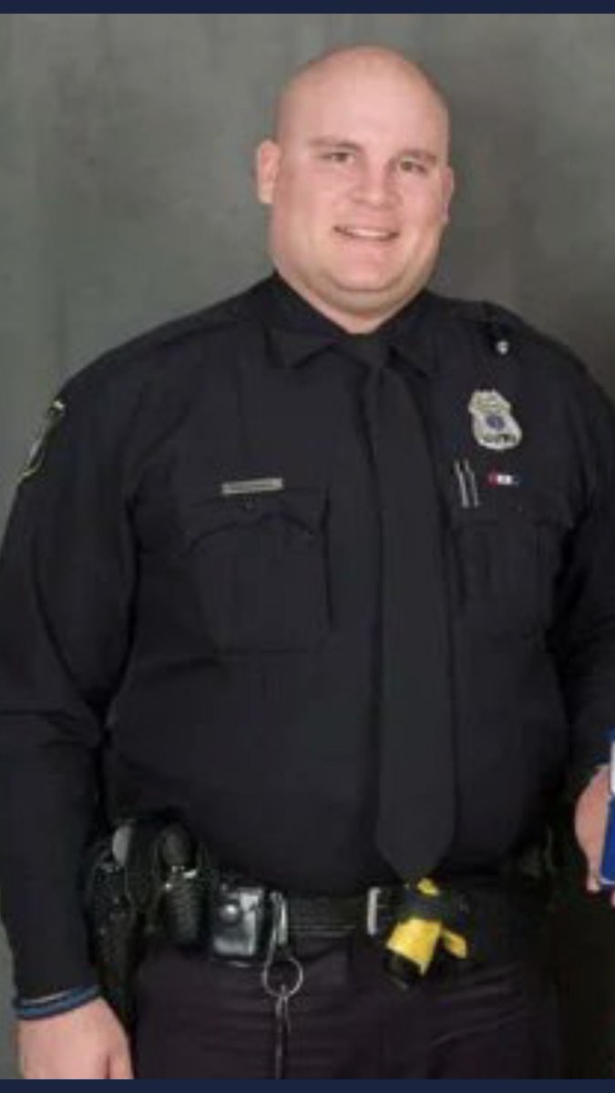 SirMaejorATL's tweet photo. BACK THE BLUE: This is #SiouxFallsPD Officer Luke Schauer who was just sentenced to 10 yrs in prison for trying to hook up with a 12 yr old online and attempt production of child pornography and transfer of obscene materials to minors, #BlueLivesMatter #SiouxFallsPolice https://t.co/SyPhEn3TaR