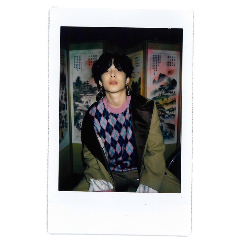 ACEtagram_7's tweet photo. 210111

[#ACE_DATA]

#FavBoyz M/V Behind Photo #3 🤍
✨ Polaroid photo ✨

#ACE #에이스 #OurFavBoyzAce #SteveAoki #Thutmose

🖇️https://t.co/4T0uXzAB2l https://t.co/MlljgXi2LH