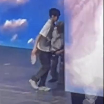 แจฮยอนเป็นคนถอดรองเท้าโดยองออกละชีจือนี่เกาหลีแซวว่าโดยองงี่เป็นซินเดอเรลล่าสินะถึงมีคนเอารองเท้าอีกข้างมาใส่ให้ 😳 #jaedo