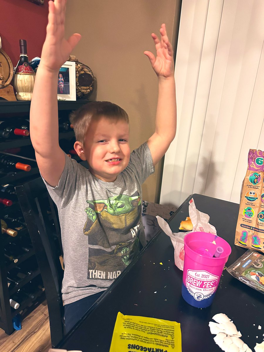 mkroon518's tweet photo. @walkerhayes we introduced "dipping fries in our Frosty's" to our boys tonight as they always asked what that meant from your song! 😂 🍟 https://t.co/WJeeJGfejK