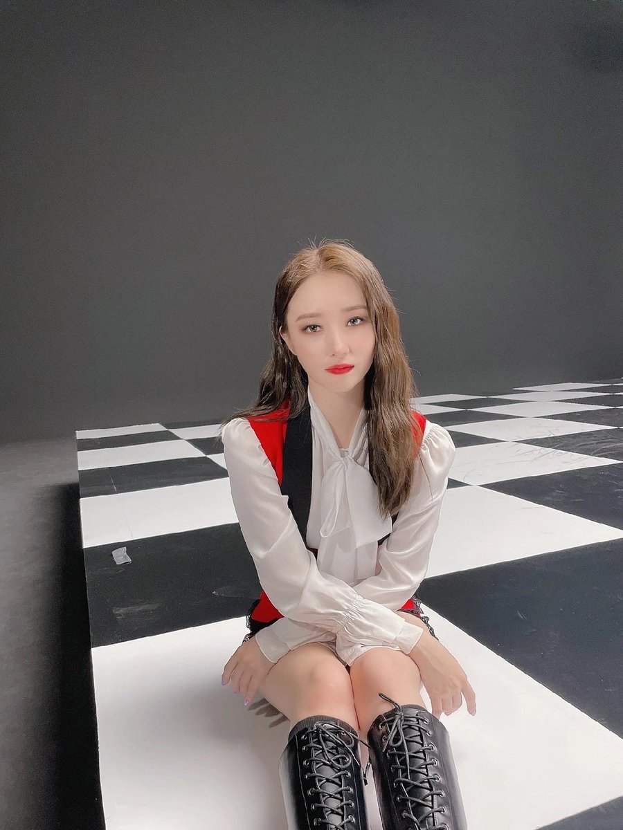 azkabault's tweet image. ¿Pueden adivinar quién es la más lista para bailar #𝗸𝗻𝗼𝗰𝗸𖡫𝒌𝒏𝒐𝒄𝒌 🚪♡ de toda la gothic gang? Claramente que nuestra dancing queen sin aviso y sin casco. Le deseamos lo mejor a las nueve amnfitrionas del #𝐓𝐖𝐈𝐍𝐊𝐒_3rd𝗖𝗕𖤣. &amp;lt;3

#𝚜eika&apos;s ⋆ ࣪. 🪷 𝑠hadōw 𝚐ardën