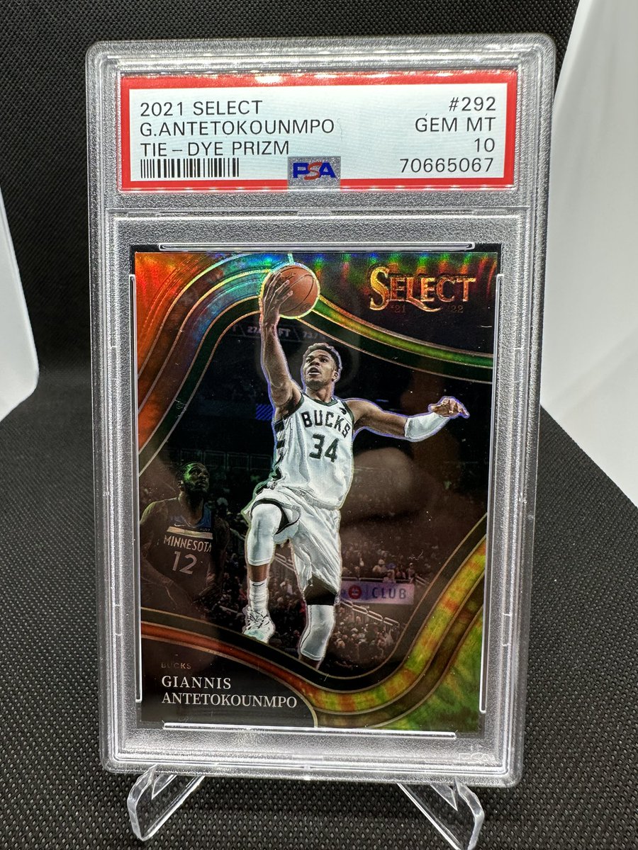 Yeags11's tweet photo. @Cardcollector2 Julio $2.2k
Giannis /25 POP 2. $750
Mahomes - $2.2k https://t.co/cEjrcLCkUV