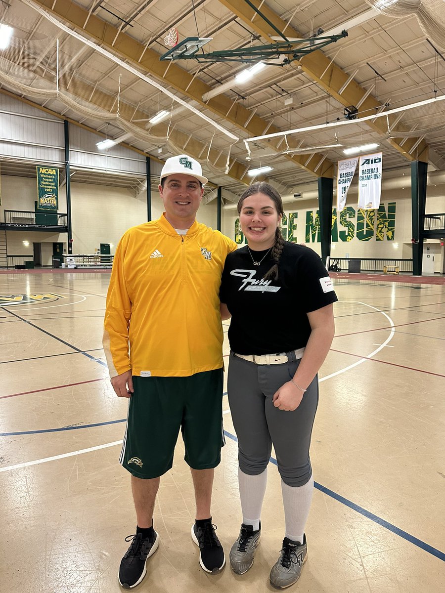 Had a fun time at @MasonSoftball hitting and pitching camp this evening! Thanks @jmrw20 @cammpbellsoup Coach Dom, and all the players for the feedback and drills! @FPNationlGroves @jackie_magill @SoftballOchs