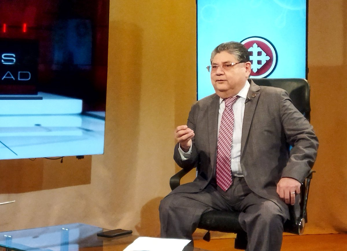 SuperintEC's tweet photo. Superintendente @marcoslopez59 en entrevista en el programa Mesa de Análisis de @ucsg_tv, conversó sobre las obligaciones que deben cumplir las compañías sujetas al control de esta institución.Además explicó el funcionamiento del nuevo sistema de recepción de Estados Financieros. https://t.co/UYySptauZu