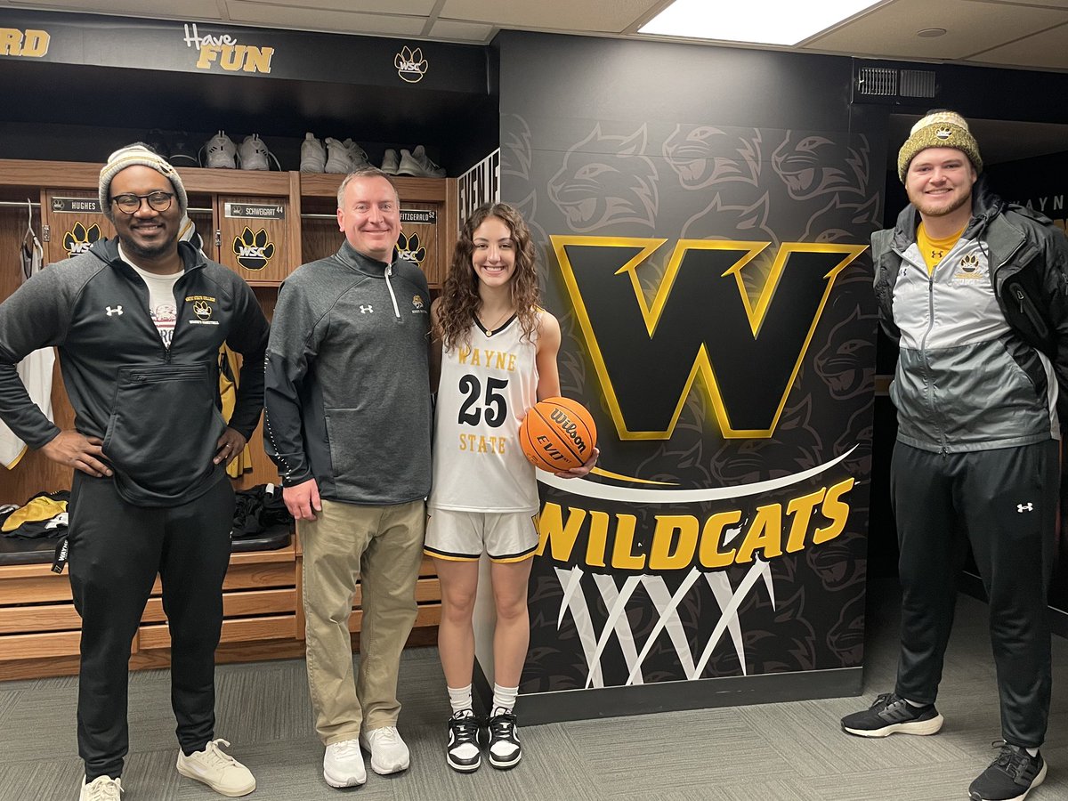 finfitzgerald's tweet photo. After a great visit, I’m excited to receive an offer from @WayneStateWBB !! Thank you!! @CoachPollari @coachDTuck @GageP1 https://t.co/ojRszfRt9z